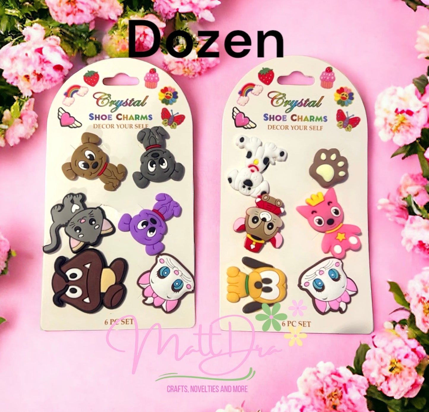 Docenas de adornos para zapatos de animales.